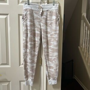 Athleta Balance Camo printed Jogger